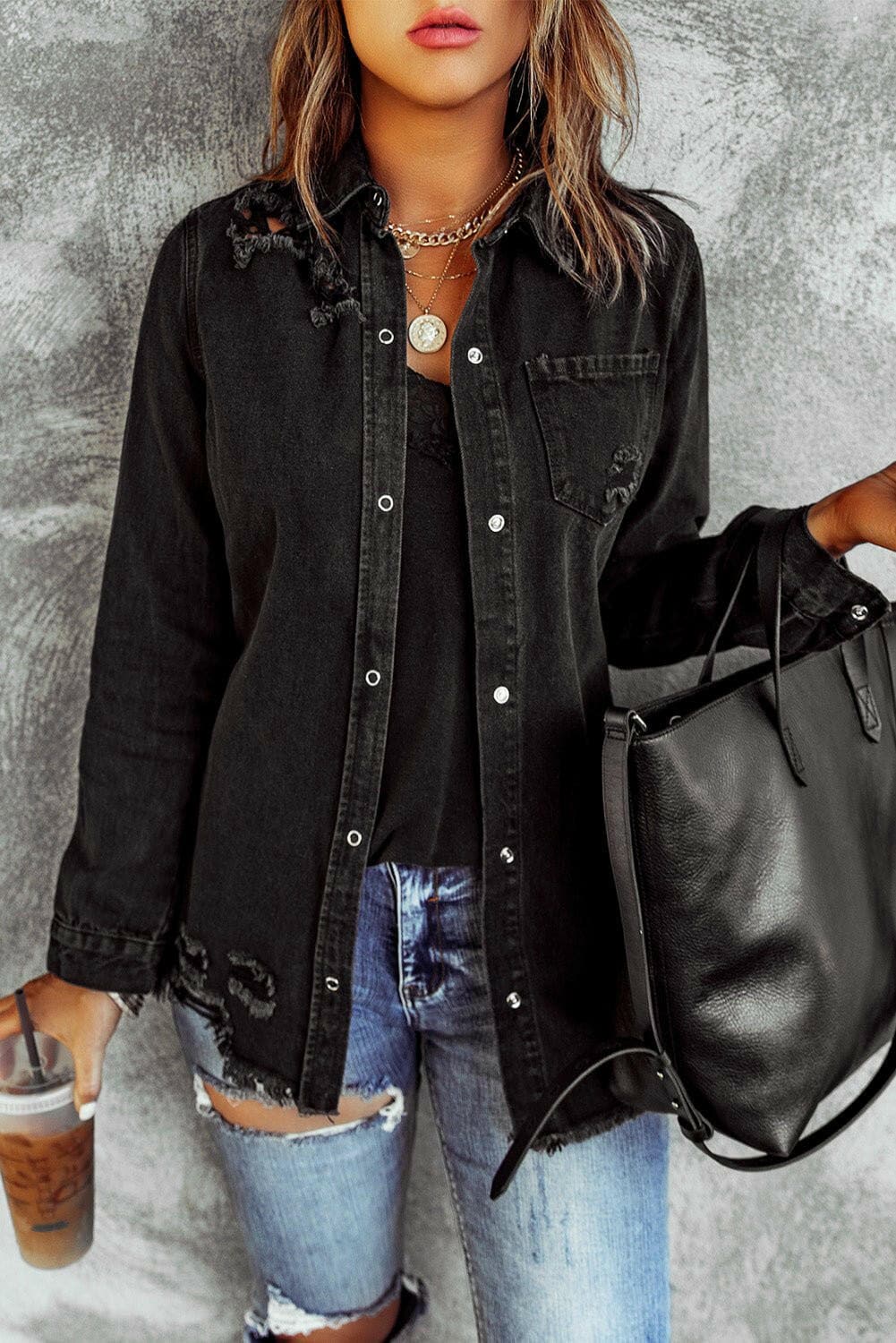 Urban Edge Distressed Denim Jacket with Raw HemUnleash Your Inner Style Icon

Embrace the edgy aesthetics of the Urban Edge Distressed Denim Jacket with Raw Hem. This jacket is designed for those who dare to stanLove Salve Urban Edge Distressed Denim Jacketjeans