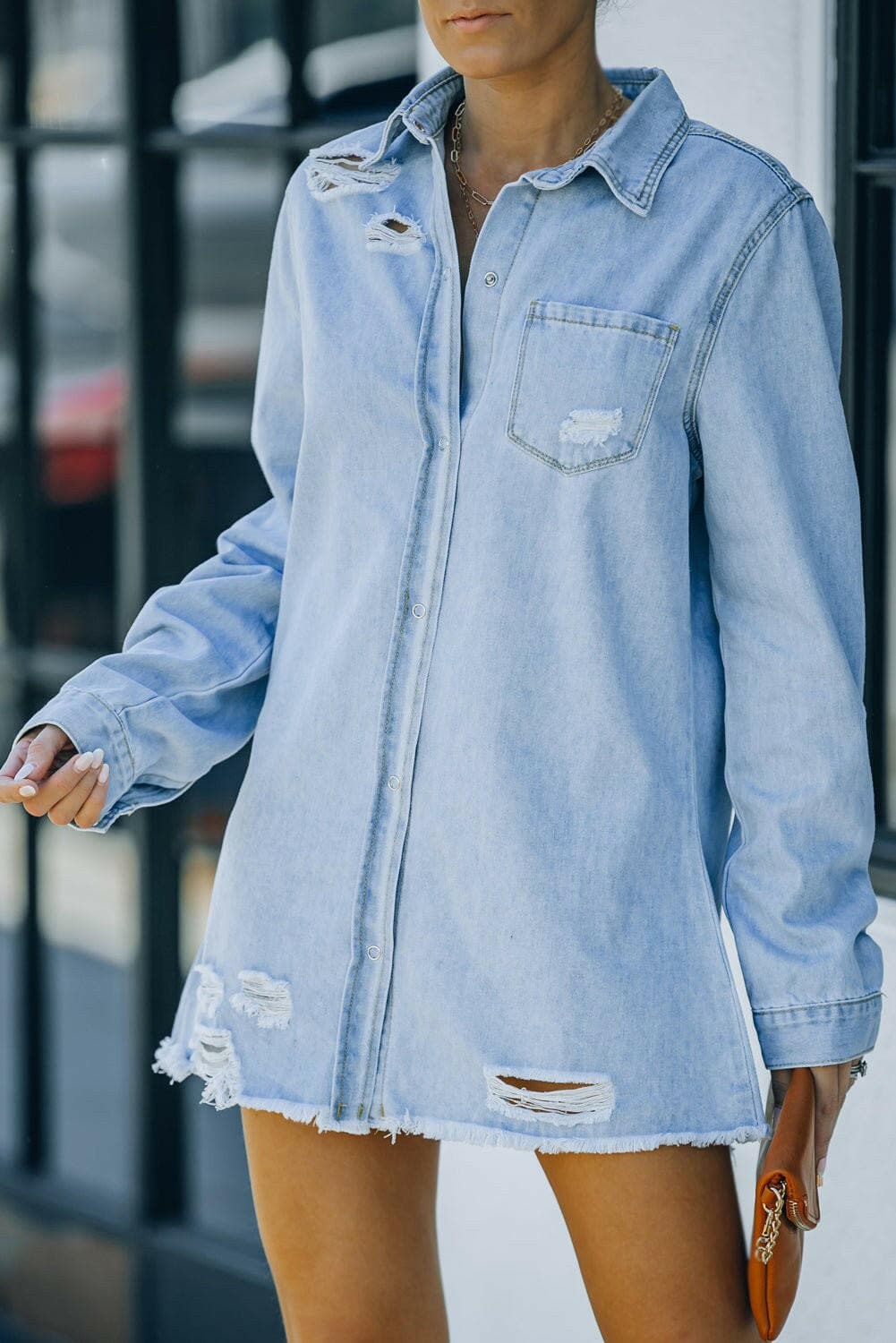 Urban Edge Distressed Denim Jacket with Raw HemUnleash Your Inner Style Icon

Embrace the edgy aesthetics of the Urban Edge Distressed Denim Jacket with Raw Hem. This jacket is designed for those who dare to stanLove Salve Urban Edge Distressed Denim Jacketjeans