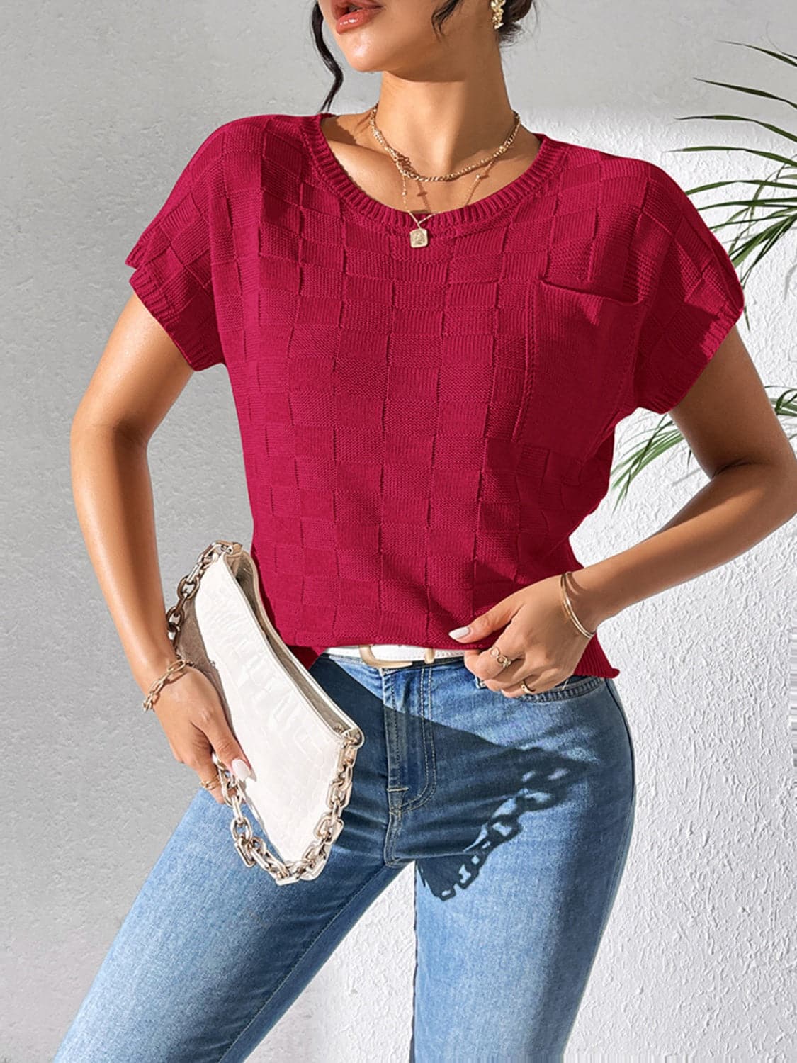 Round Neck Short Sleeve Knit Top.