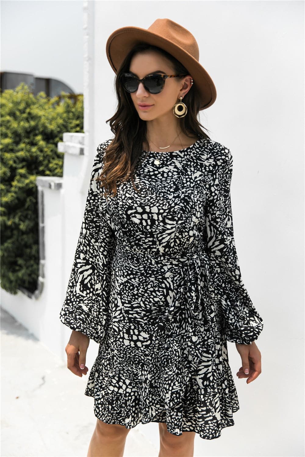 Chic animal print mini dress with balloon sleeves