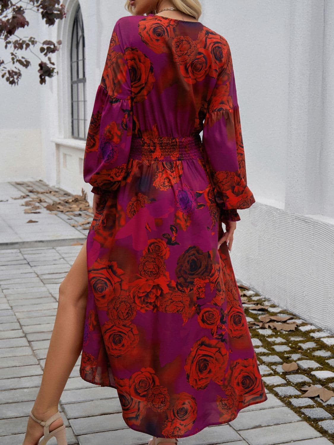 Elegant midi dress with long sleeves