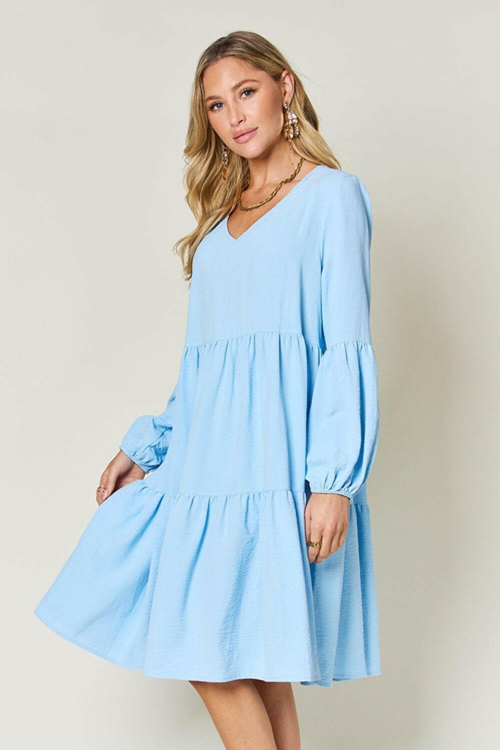 Double Vision V-Neck Balloon Sleeve Tiered DressDouble Vision V-Neck Balloon Sleeve Tiered Dress
 Step into the spotlight with our Double Vision V-Neck Balloon Sleeve Tiered Dress, a masterpiece designed to turn hLove Salve -Neck Balloon Sleeve Tiered DressColor