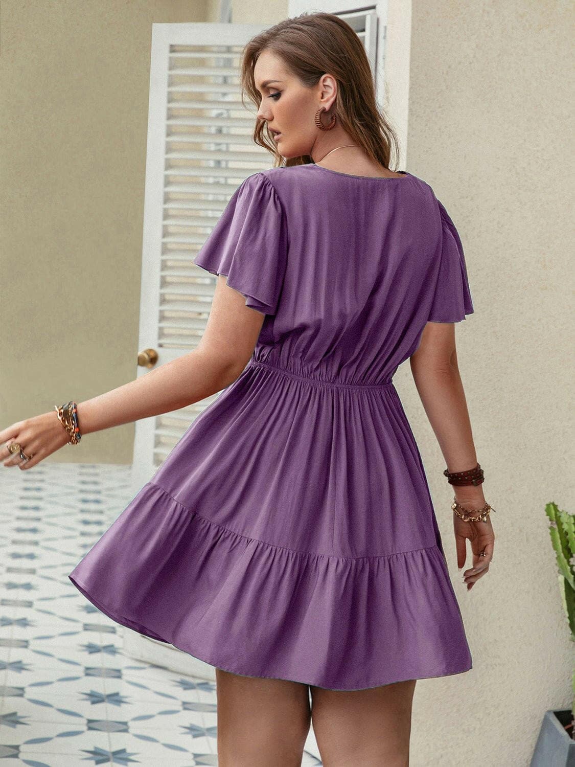 Ruffled V-Neck Plus Size Dress with Flirty HemFlaunt Your Style with Confidence
 Upgrade your wardrobe with our Ruffled V-Neck Plus Size Dress with Flirty Hem, a perfect blend of elegance and playfulness.
 
 MaiLove Salve Size Dressplus