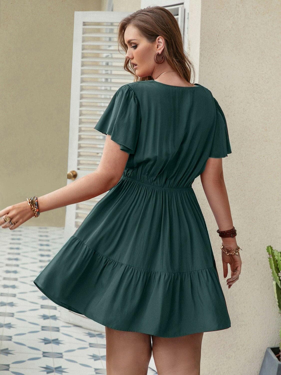 Ruffled V-Neck Plus Size Dress with Flirty HemFlaunt Your Style with Confidence
 Upgrade your wardrobe with our Ruffled V-Neck Plus Size Dress with Flirty Hem, a perfect blend of elegance and playfulness.
 
 MaiLove Salve Size Dressplus