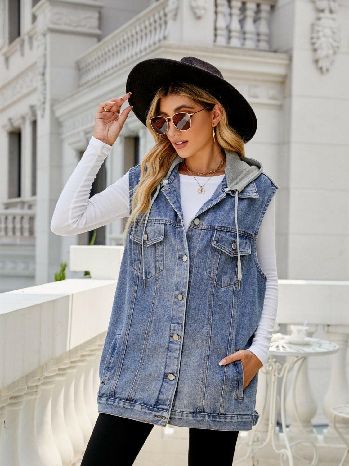 Denim Button-Up Sleeveless Jacket with Chic Pocket DetailsDenim Button-Up Sleeveless Jacket with Chic Pocket Details

Elevate your wardrobe with our Denim Button-Up Sleeveless Jacket, a perfect blend of style and functionalLove Salve Chic Pocket Detailsjeans