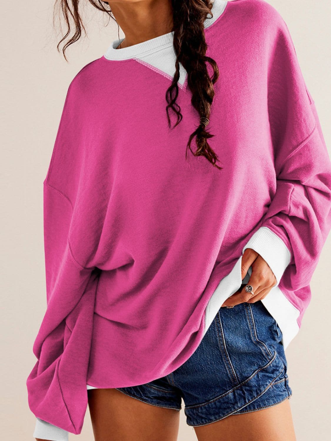 Contrast Trim Round Neck Long Sleeve Sweatshirt.