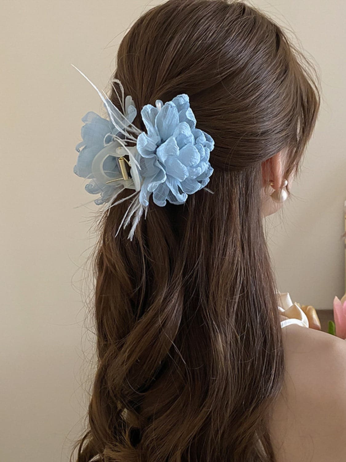 Feather Trim Flower Shape Hair Claw Clip.