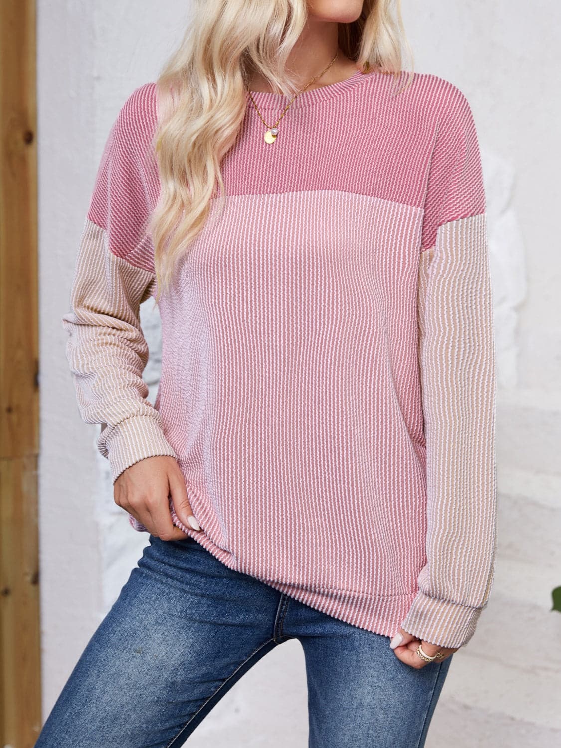 Color Block Round Neck Long Sleeve Sweatshirt.