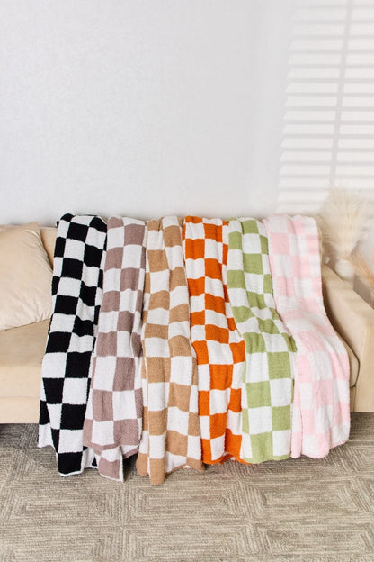 Chic checkered throw blanket for cozy elegance