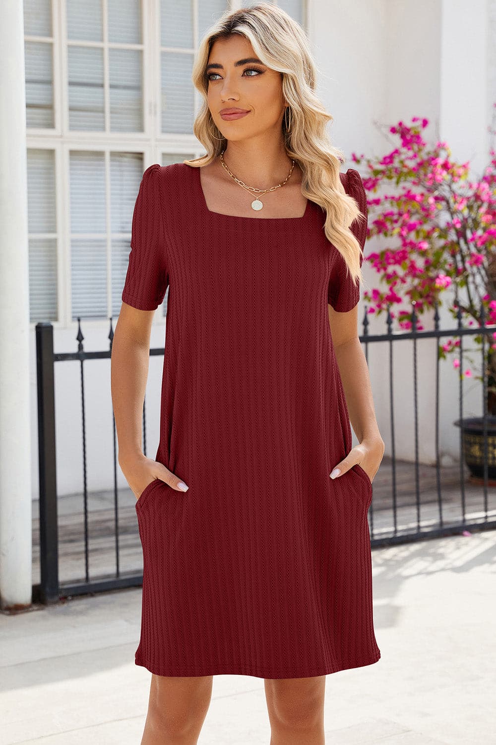 Chic square neck dress with pockets