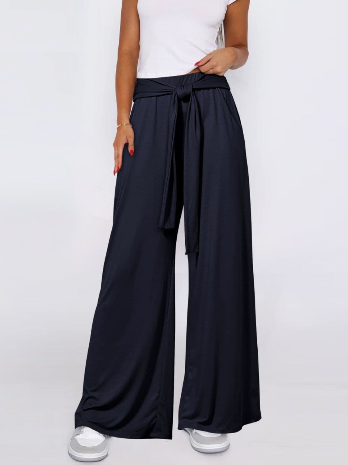 Chic tied wide-leg pants with convenient pockets