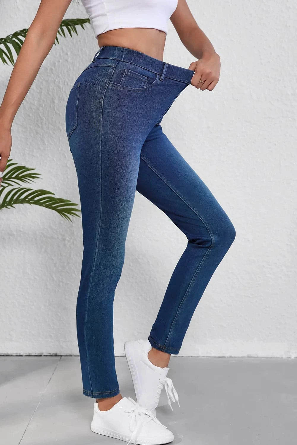 Chic High Rise Skinny Jeans with Functional Pockets