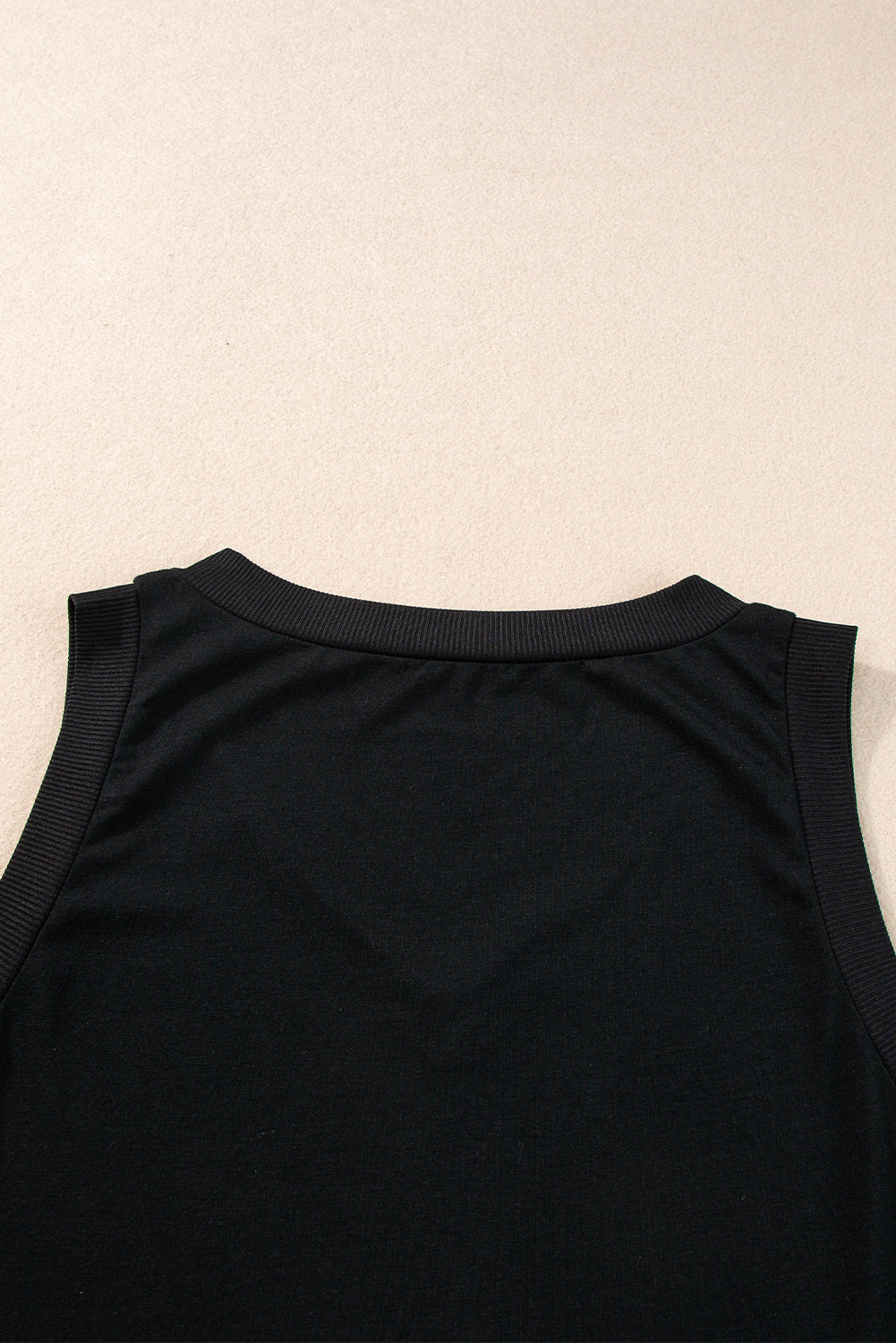 Chic black ribbed V-neck sleeveless tank top