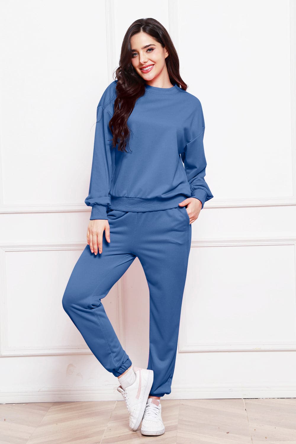 Round Neck Long Sleeve Sweatshirt and Pants Set.