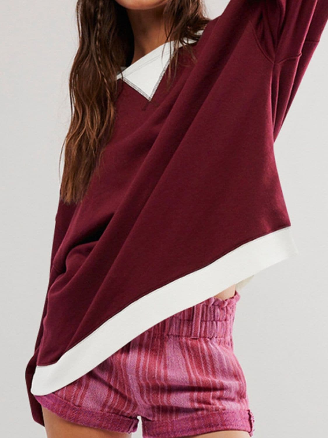 Stylish dropped shoulder long sleeve sweatshirt with contrast detailing