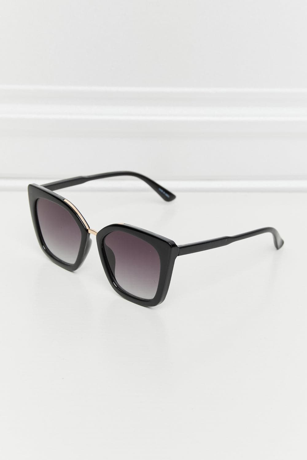 Cat Eye Full Rim Polycarbonate Sunglasses.