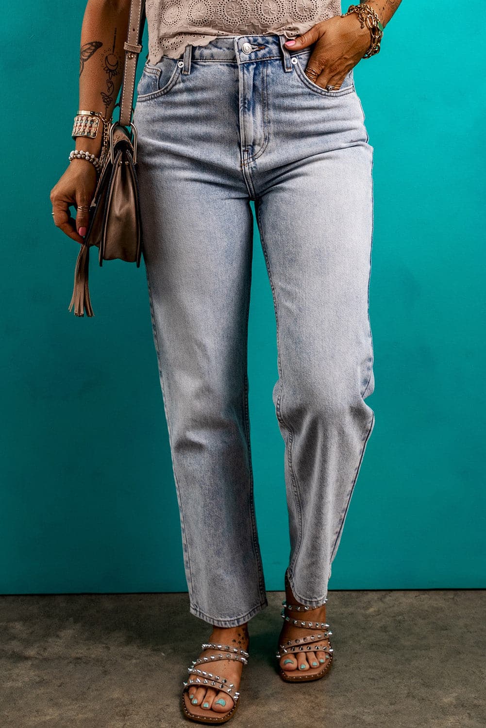 Pocketed Mid-Rise Waist Jeans.