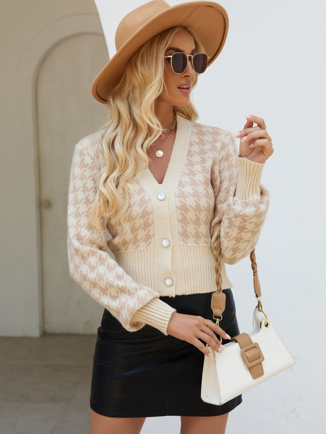 Chic houndstooth cardigan with buttons