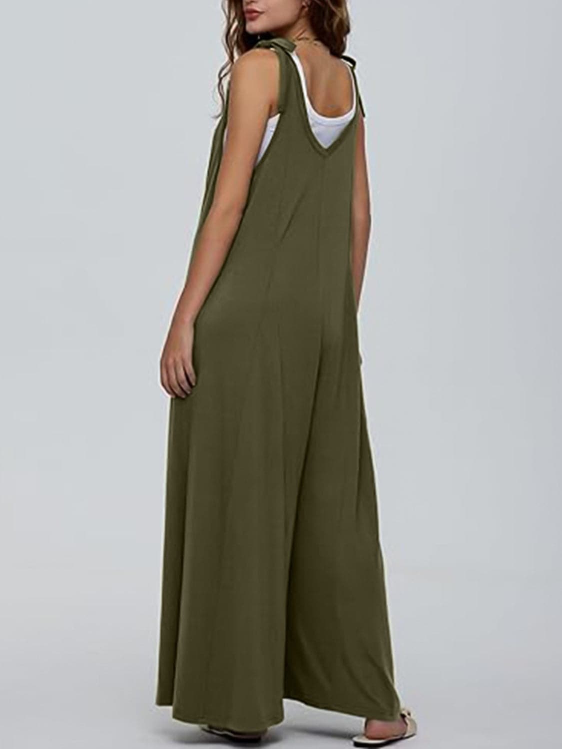 Elegant V-neck jumpsuit with tie shoulders