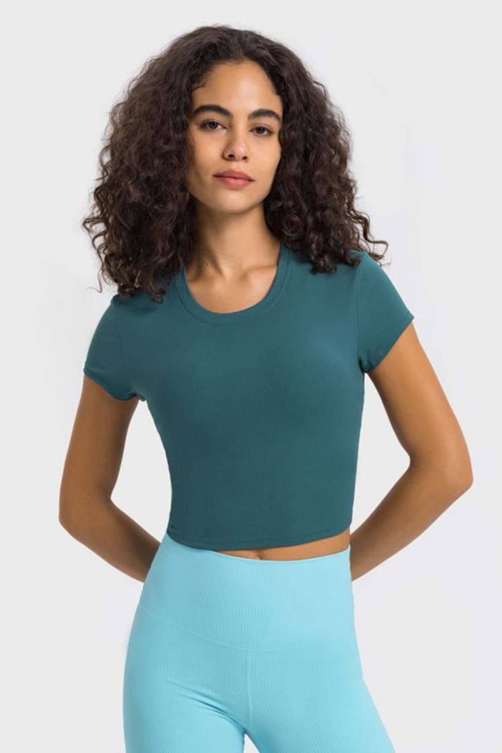 Round Neck Short Sleeve Cropped Sports T-Shirt.