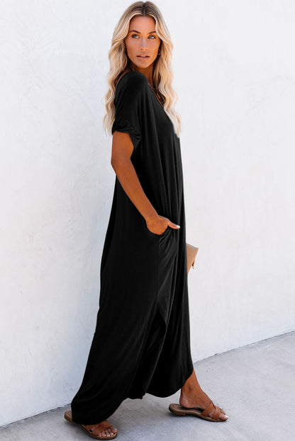 Elegant black v-neck maxi t-shirt dress with hidden pockets and stylish splits