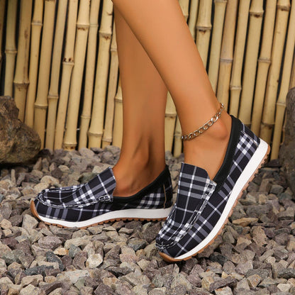 Plaid Round Toe Slip-OnsIncludes: Box not included
Heel height: Flats
Material: Elastomer, Polyester
Imported


Size
Foot length


35(US4)
8.8


36(US5)
9


37(US6)
9.2


38(US7)
9.4


39(ULove Salve Plaid Round Toe Slip-OnsShoes