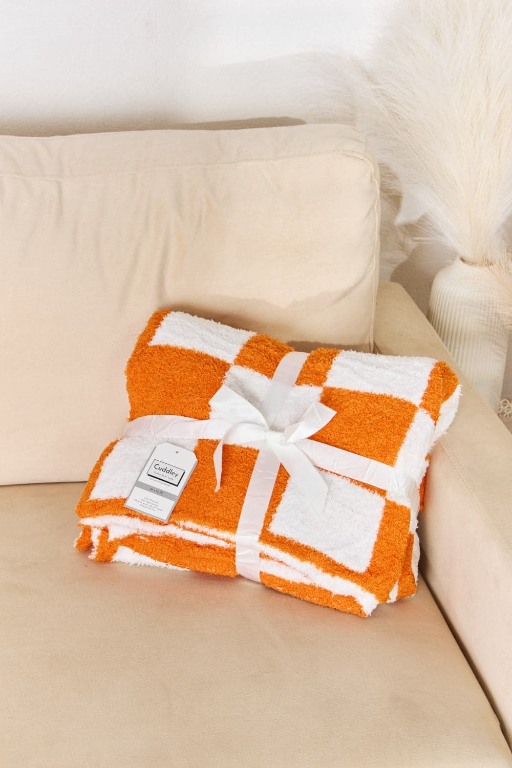 Chic checkered throw blanket for cozy elegance