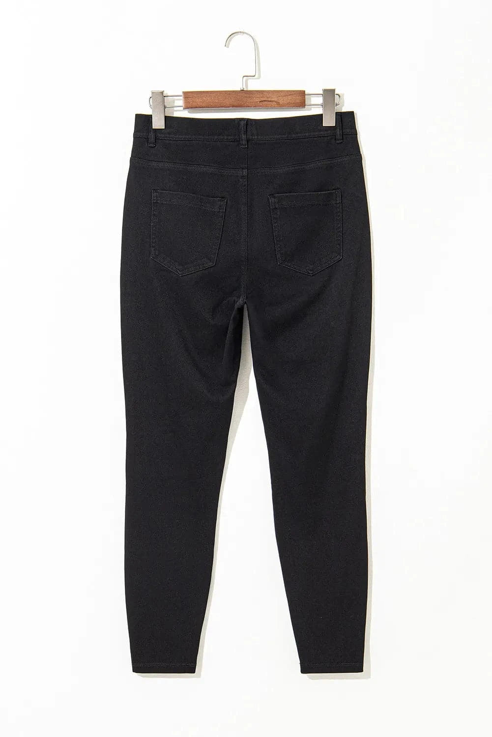 Stylish high-waisted jeans with convenient pockets