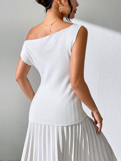 Single Shoulder Short Sleeve Knit Top.