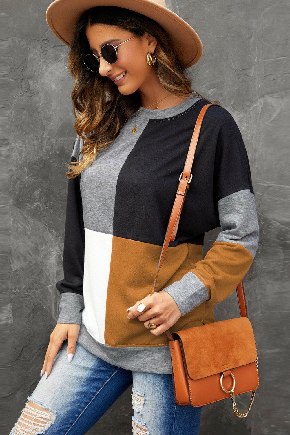 Color Block Round Neck Sweatshirt.