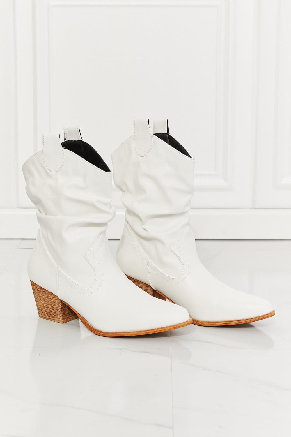 MMShoes Better in Texas Scrunch Cowboy Boots in White.