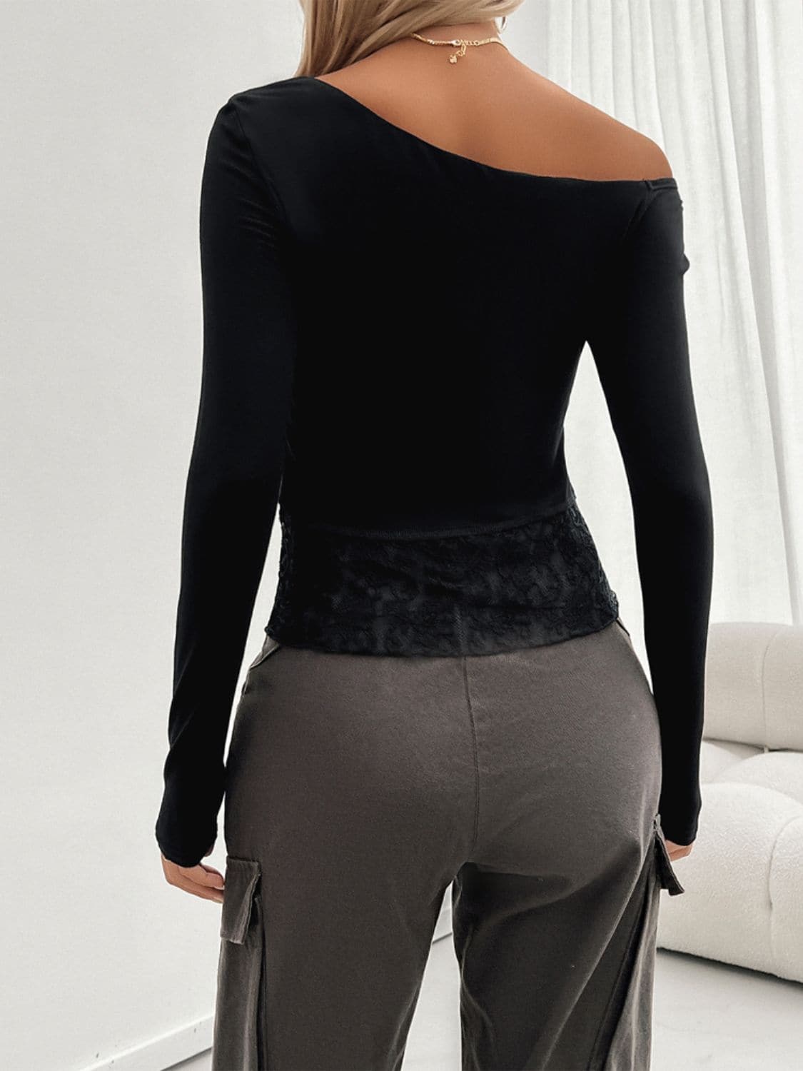 Single Shoulder Long Sleeve Lace T-Shirt.