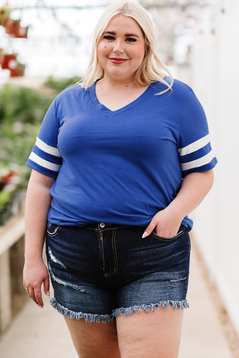 Plus Size Striped V-Neck Tee ShirtPattern type: Contrast
Style: Casual, chic
Features: Basic style
Neckline: V-neck
Length: Regular
Sleeve length: Short sleeves
Sleeve type: Regular sleeves
Sheer: NoLove Salve -Neck Tee Shirtplus