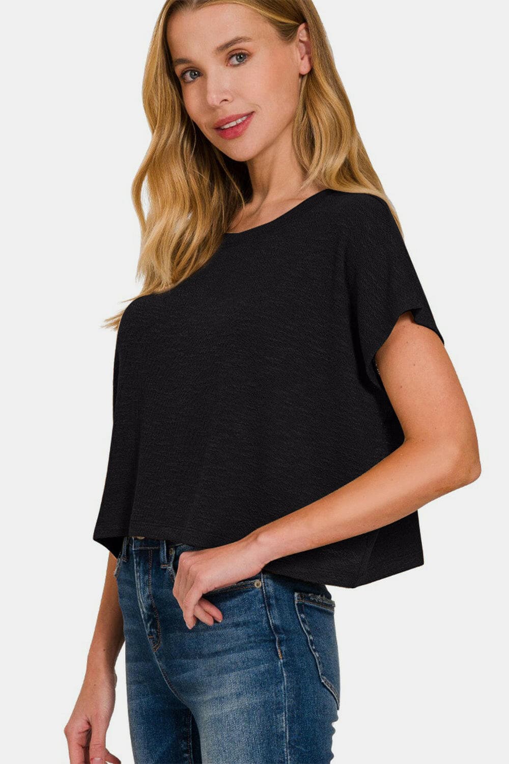 Zenana Round Neck Short Sleeve Crop T-Shirt.