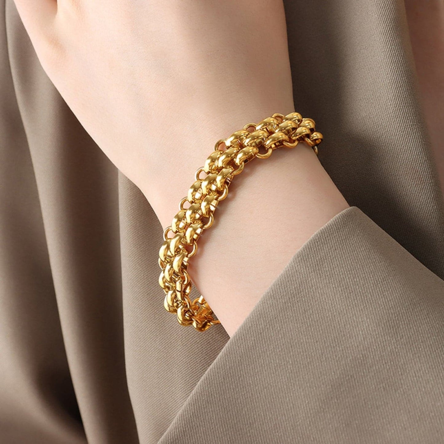 Gold-Plated Toggle Clasp Bracelet.