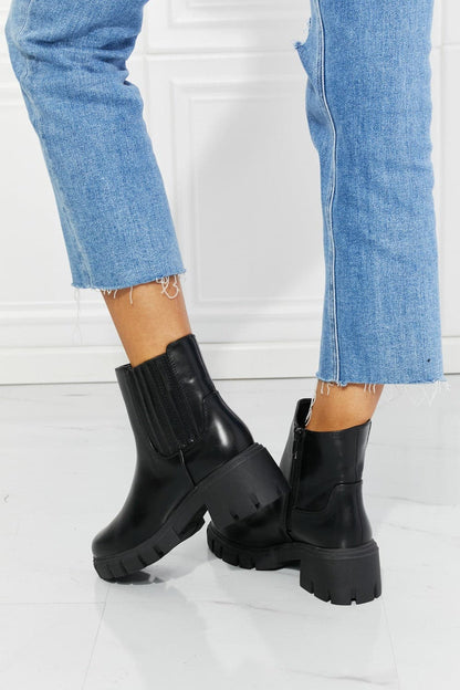 MMShoes What It Takes Lug Sole Chelsea Boots in Black.