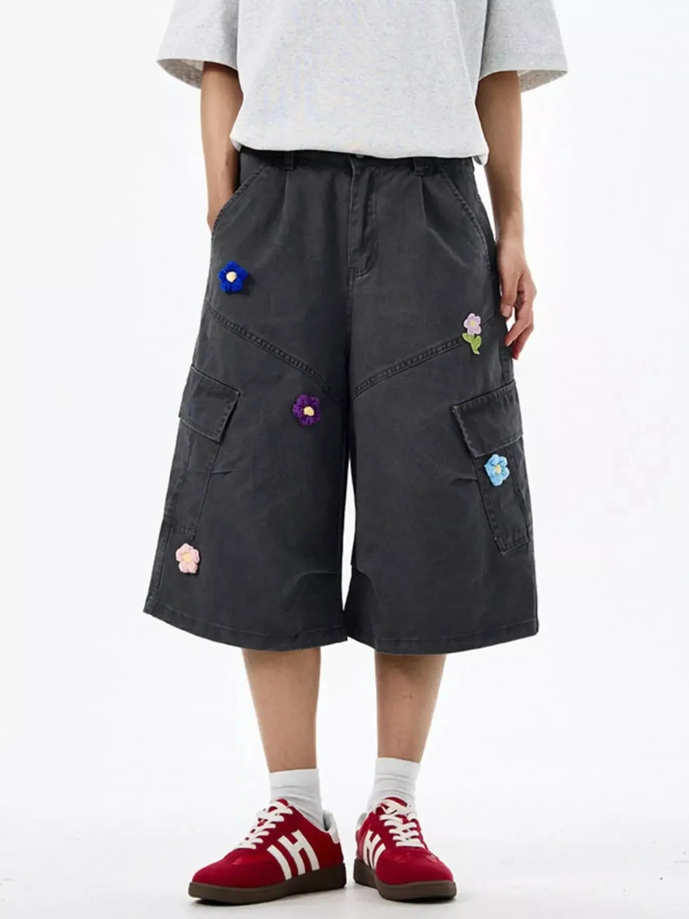 Men's Floral Appliqued Wide-Leg Cargo Shorts Simply Love