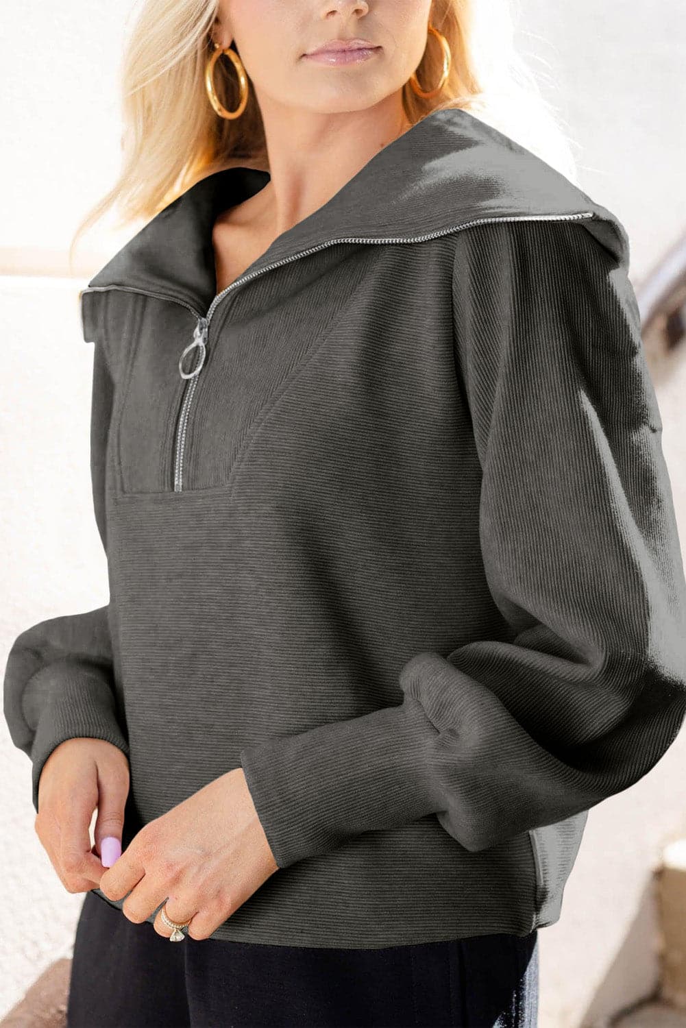 Pocketed Quarter Zip Collared Neck Sweatshirt.