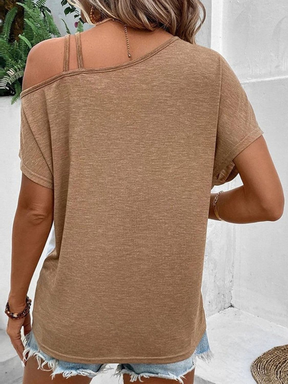 Contrast Asymmetrical Neck Short Sleeve T-Shirt.