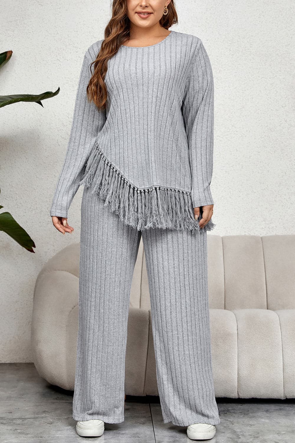 Plus Size Tassel Hem Top and Pants Set.