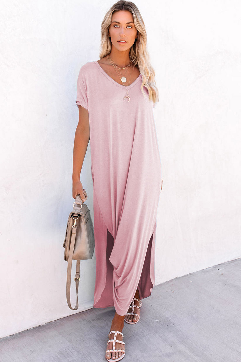 Chic pink v-neck maxi t-shirt dress with hidden pockets and side splits