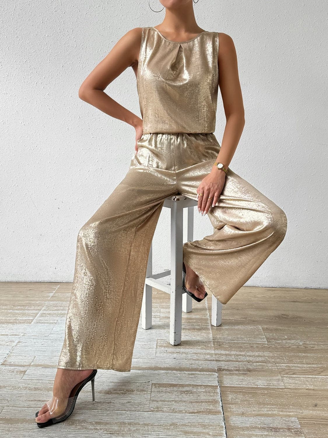 Round Neck Sleeveless Top and Pants Set.