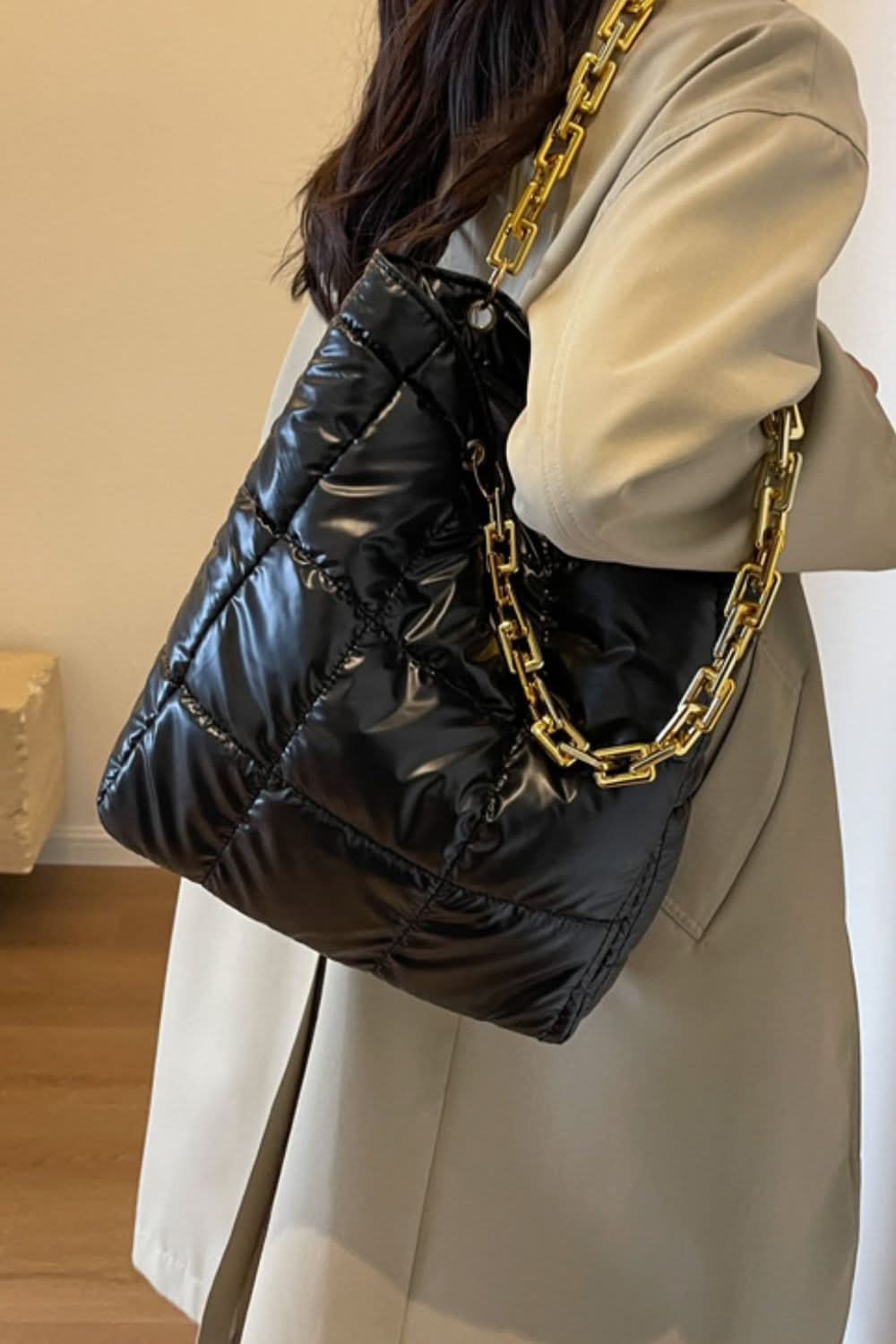 Textured bubble chain handbag