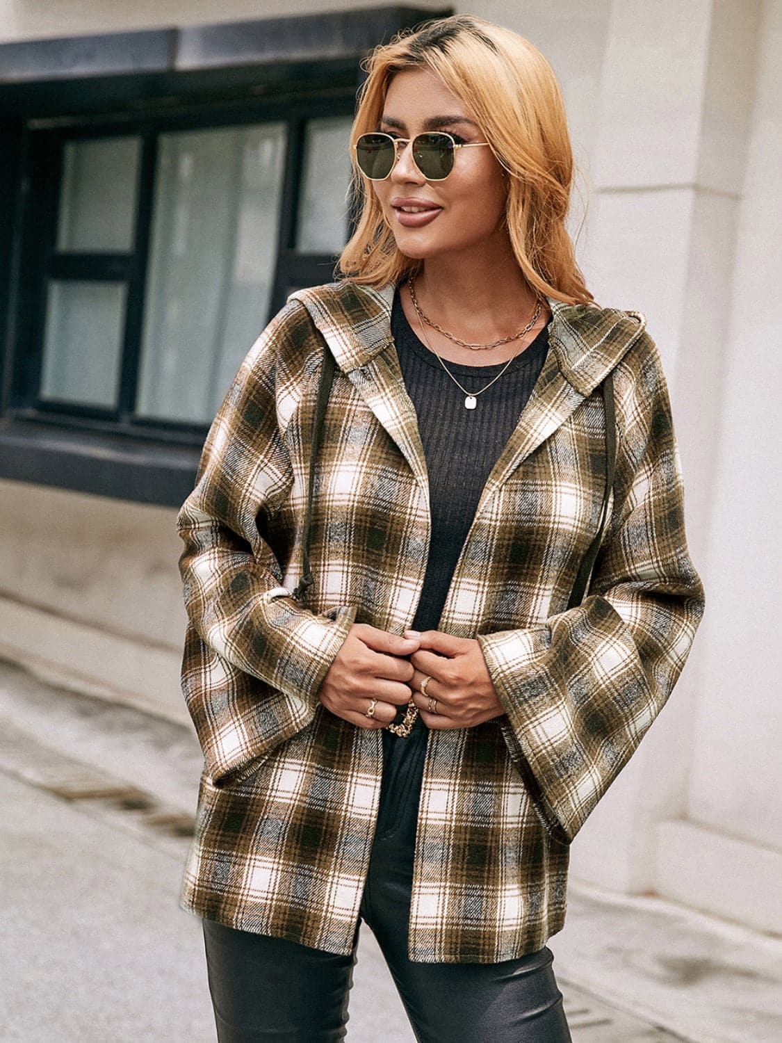 Pocketed Plaid Long Sleeve Hooded Jacket.