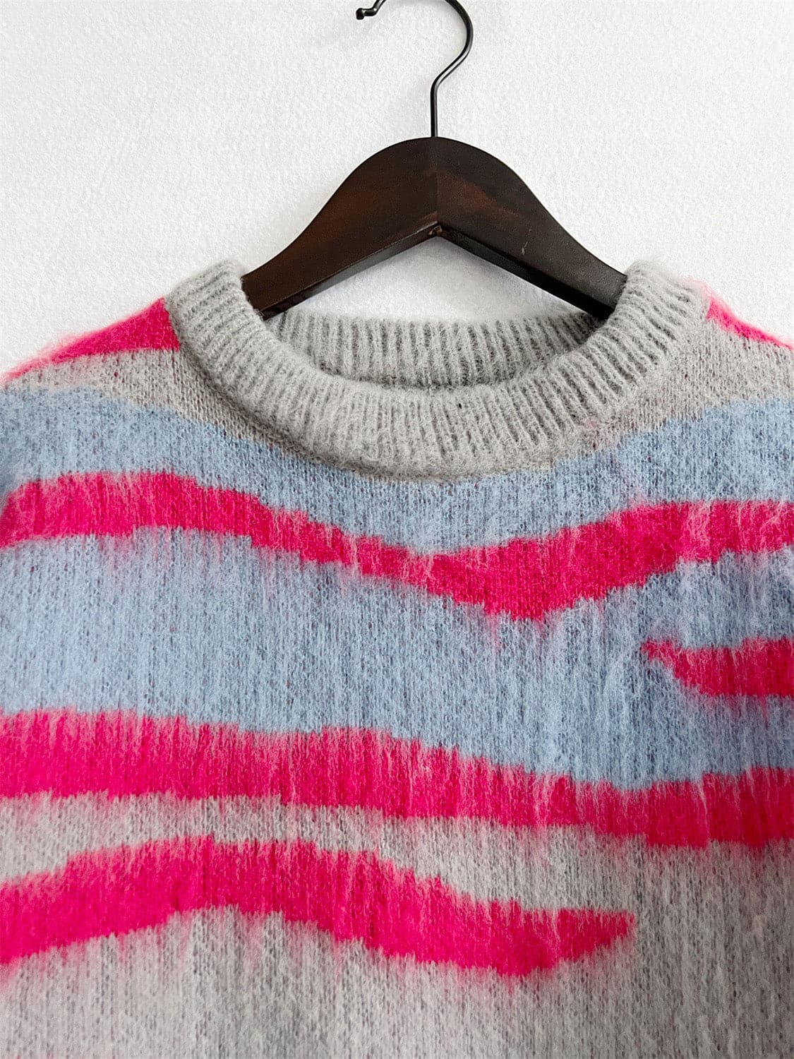 Color Block Round Neck Sweater.