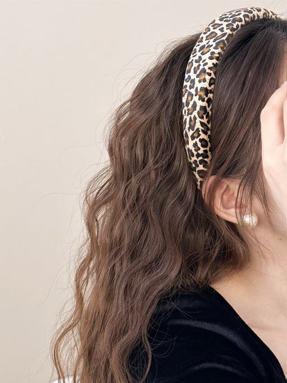 Chic leopard print wide headband for stylish flair