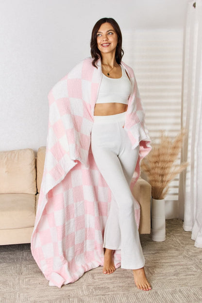 Chic checkered throw blanket for cozy elegance