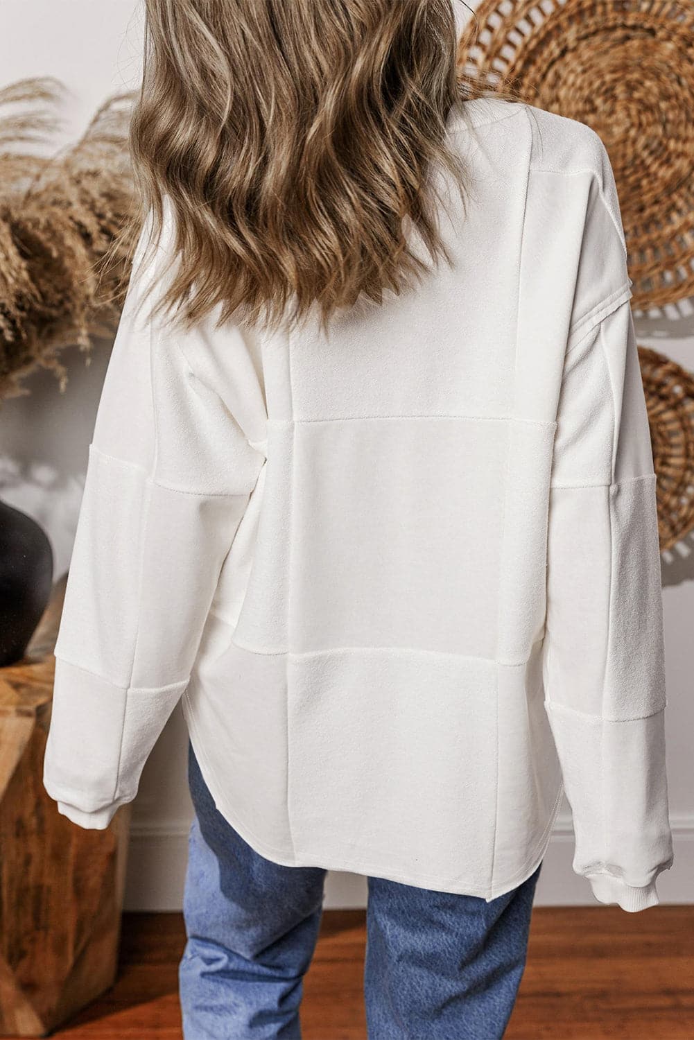 Round Neck Long Sleeve Sweatshirt.