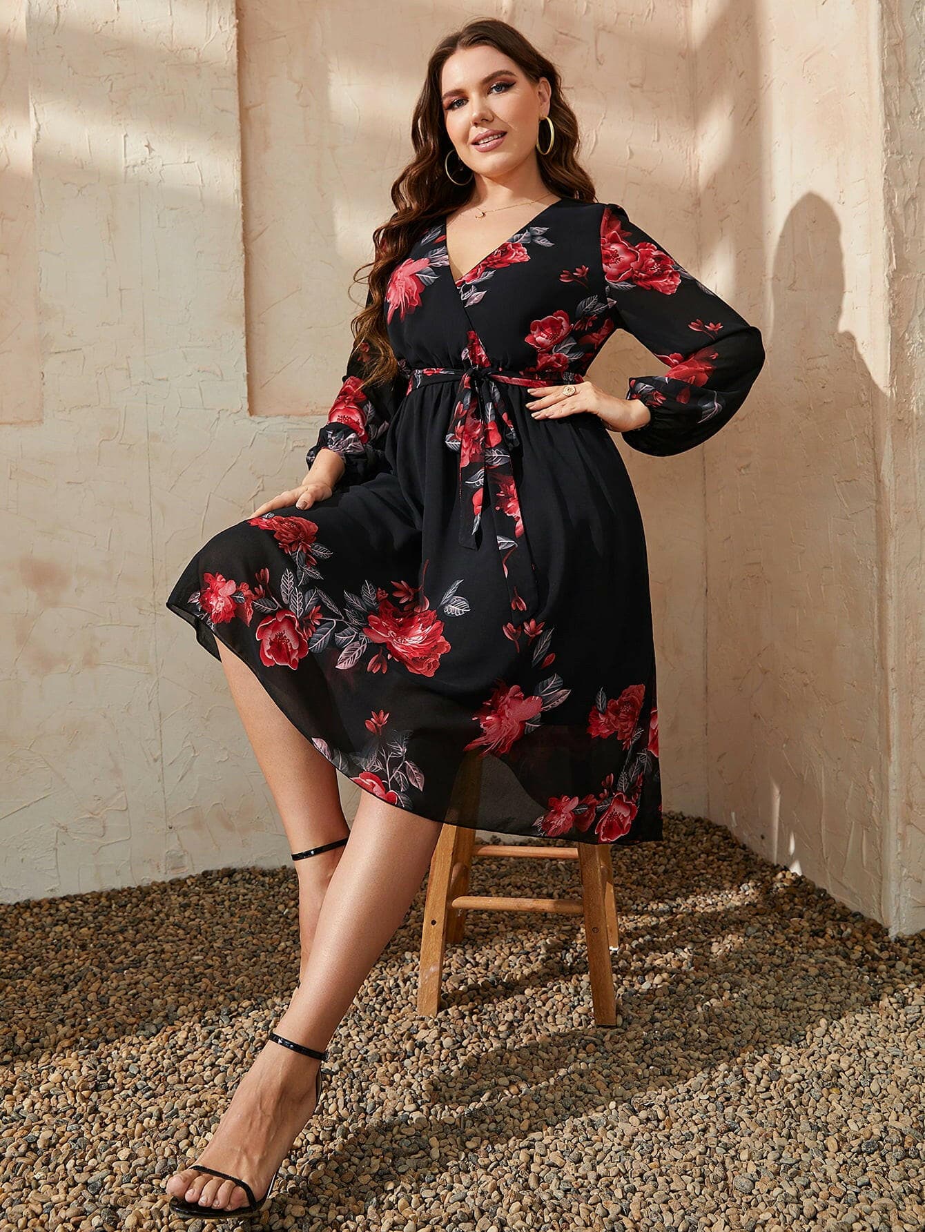 Plus Size Floral Surplice Neck Tie Waist DressUpgrade Your Wardrobe with Our Plus Size Floral Dress!
 
 
Style: Classy and Chic
 
Pattern Type: Floral
 
Neckline: Surplice
 
Length: Midi
 
Sleeve Length: Long BaLove Salve Size Floral Surplice Neck Tie Waist Dressplus