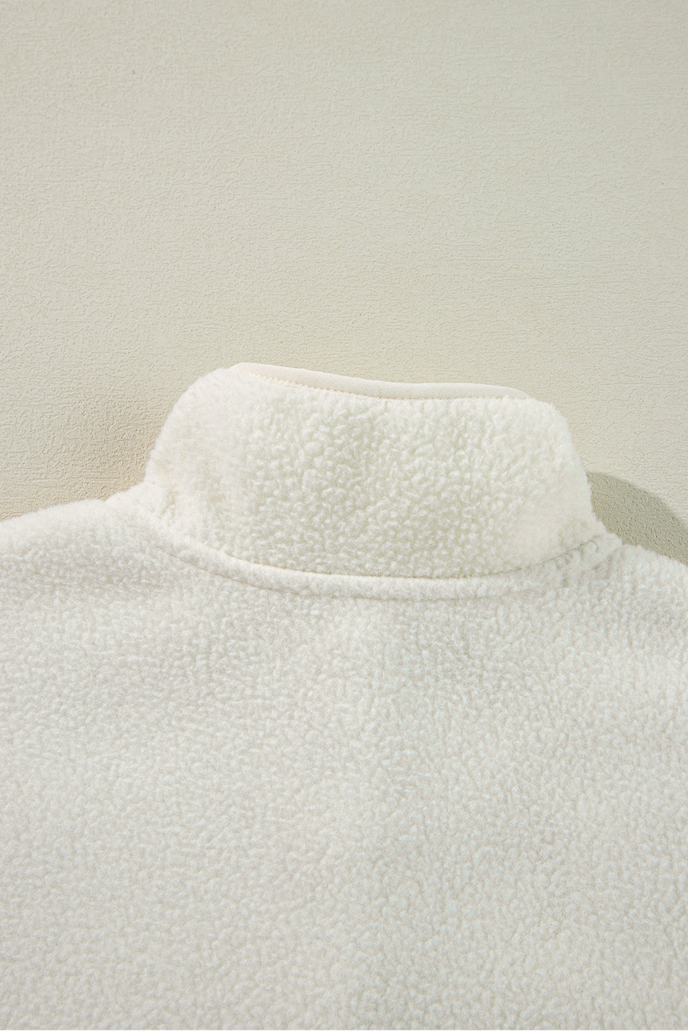 White fleece collar sweatshirt